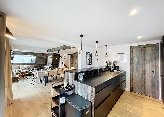 Makore - - Centre Village 아파트